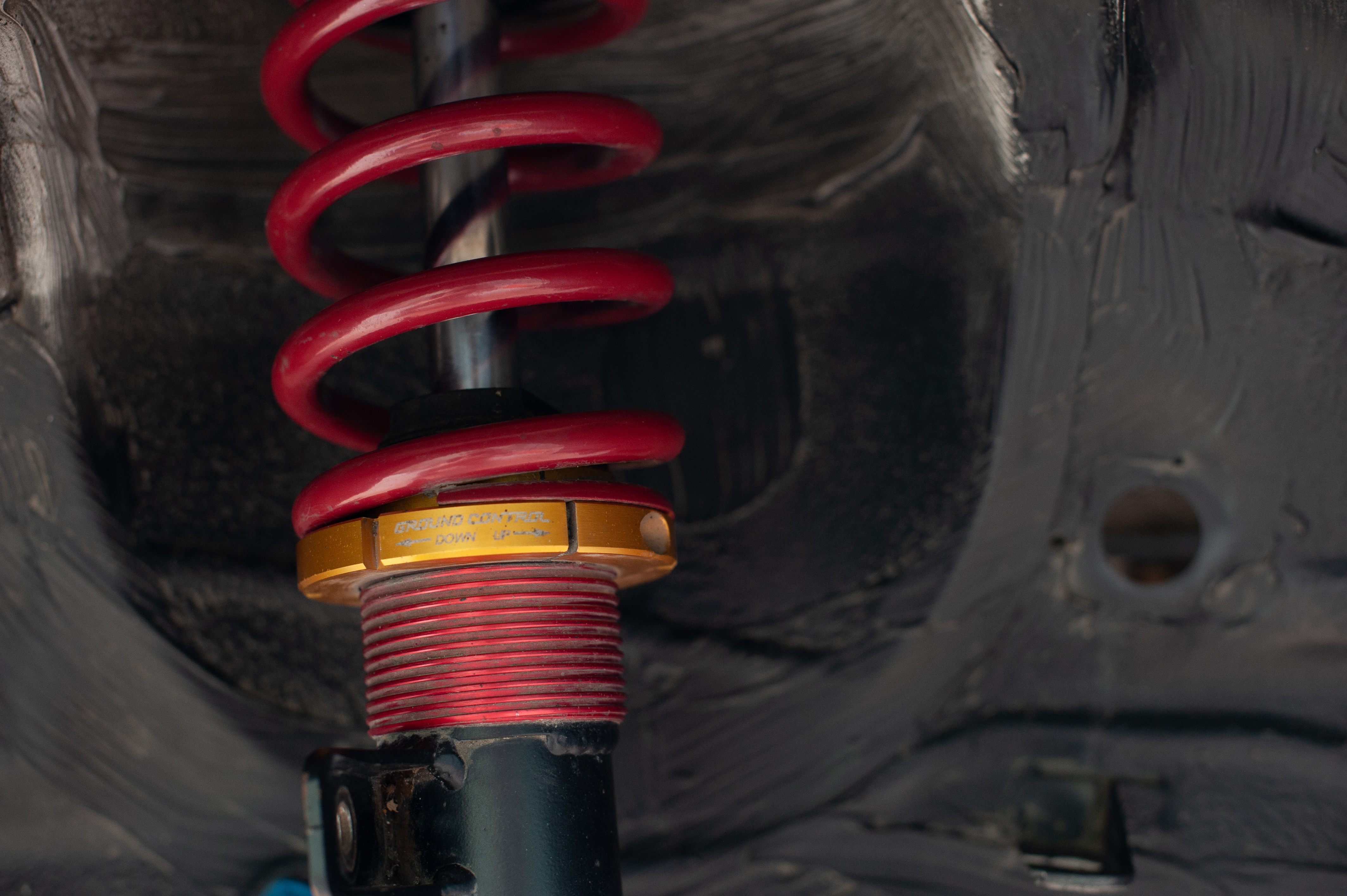 Mobile suspension repair service in Austin driveway