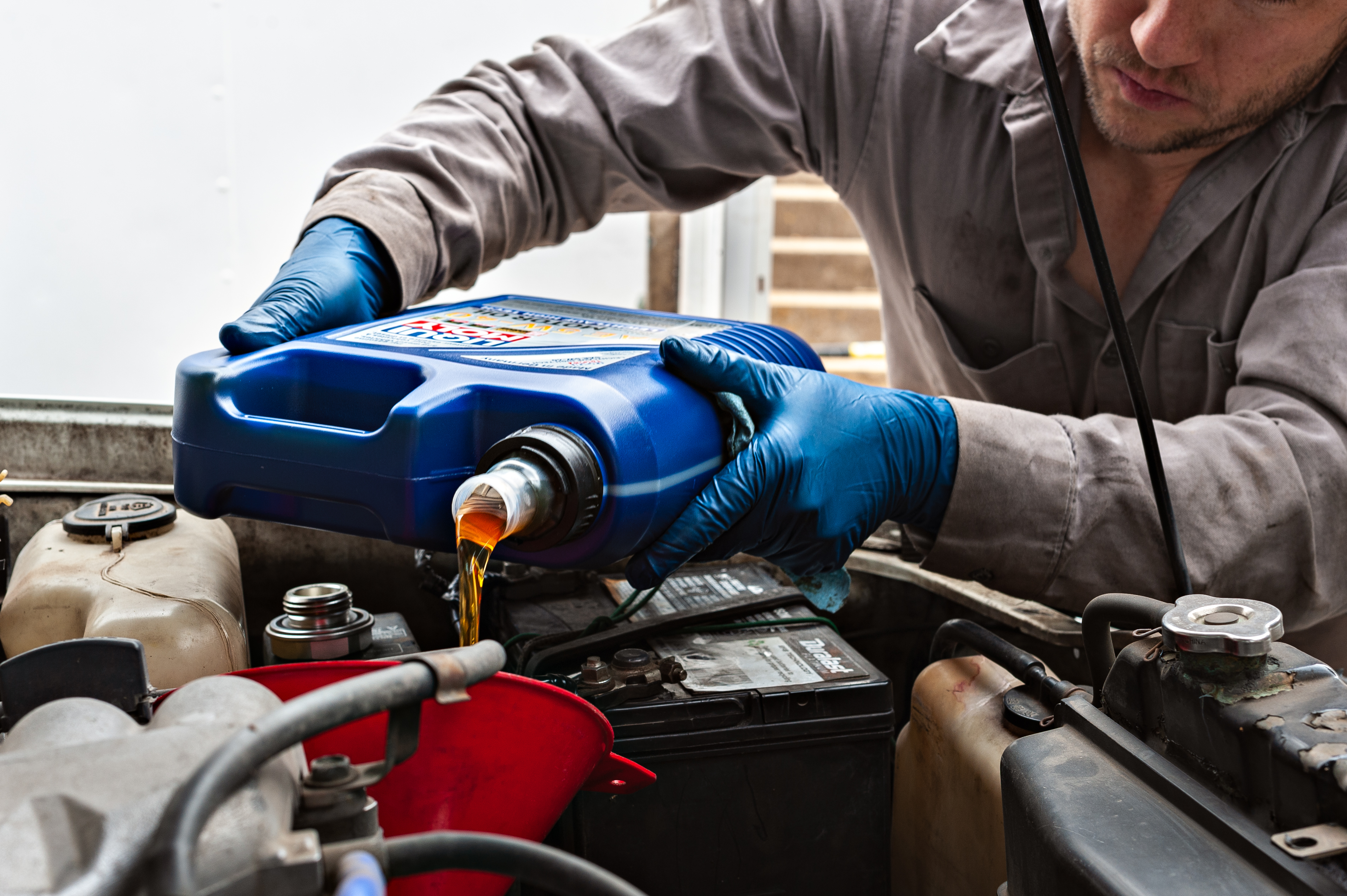 Mobile oil change service in Austin TX - $175 full synthetic